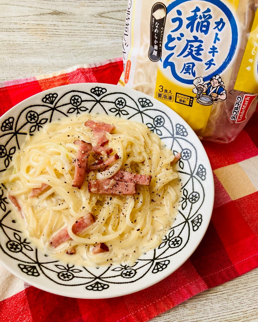 ベーコンと玉ねぎのクリームうどんの完成写真