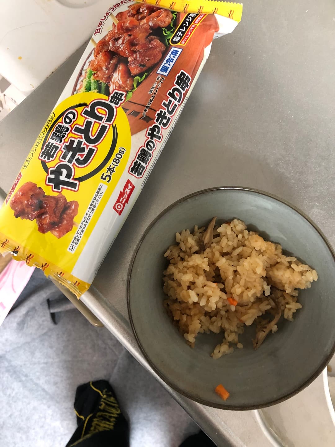 焼き鳥としめじの炊き込みご飯の完成写真