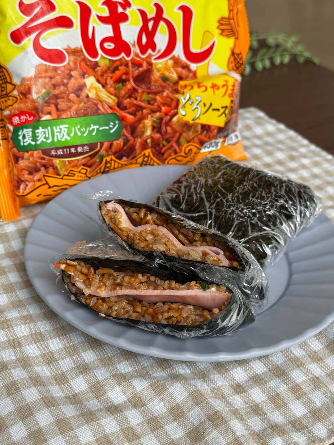 そばめしのおにぎらずの完成写真