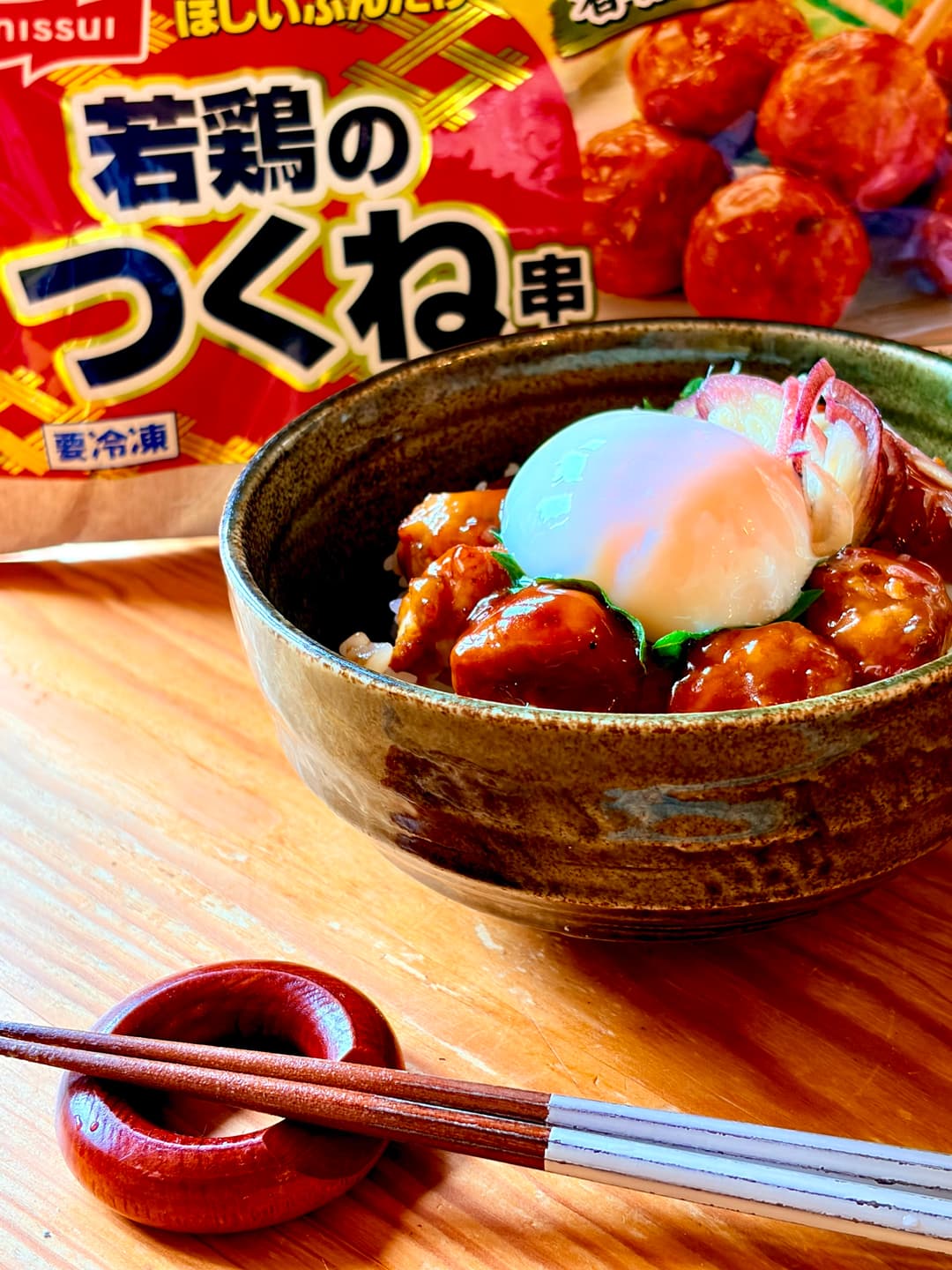 鶏つくねと温泉卵の親子丼の完成写真
