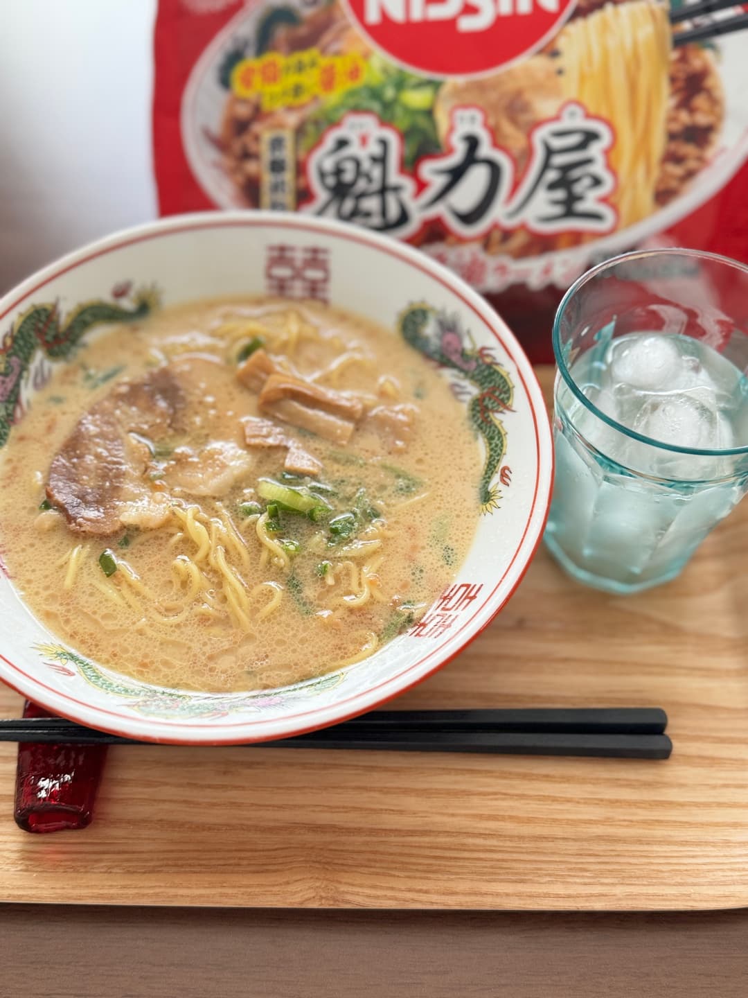 豆乳仕立ての背脂醤油ラーメンの完成写真