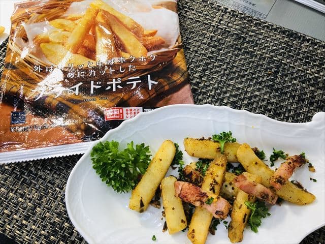 おつまみにもおかずにも!香ばしにんにくの簡単ジャーマンポテトの完成写真