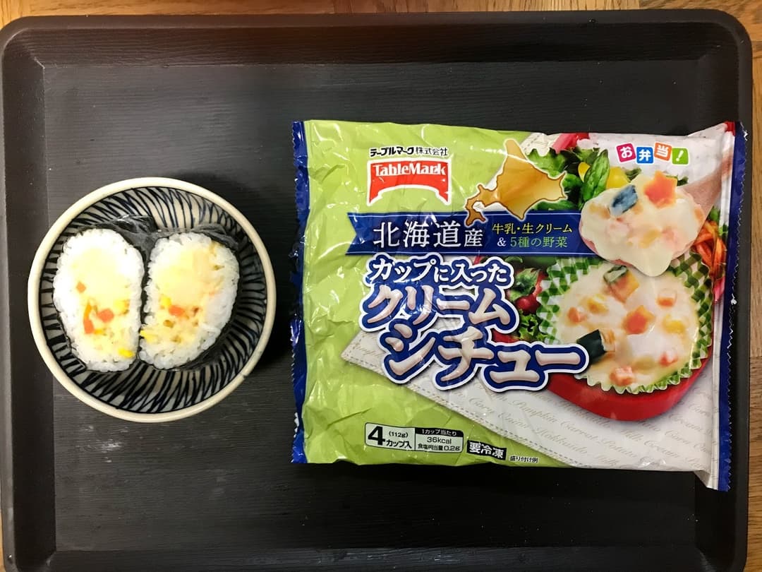 クリームシチューのおにぎらずの完成写真