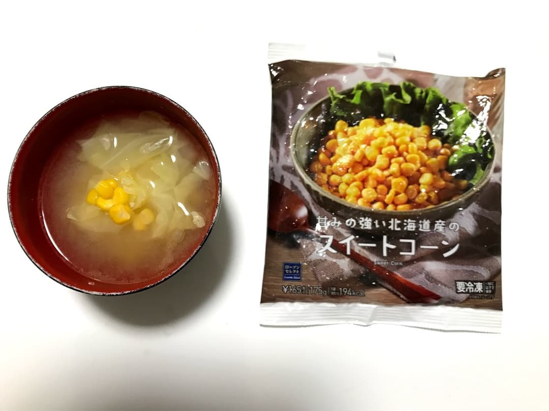バター香るコーンとキャベツの味噌汁の完成写真