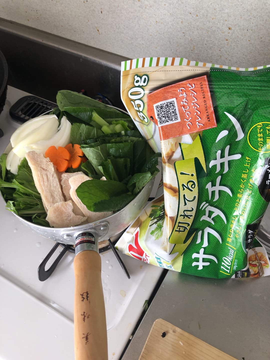 チキンとたっぷり野菜のニンニク生姜鍋の完成写真