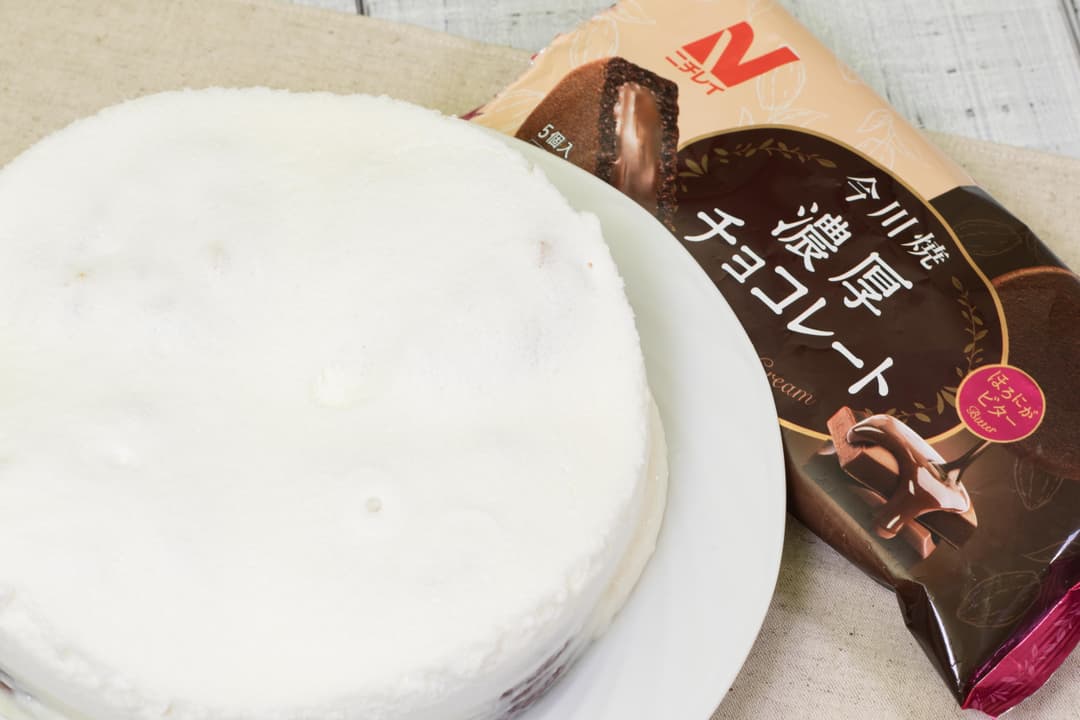 今川焼でワンホールムースケーキの完成写真