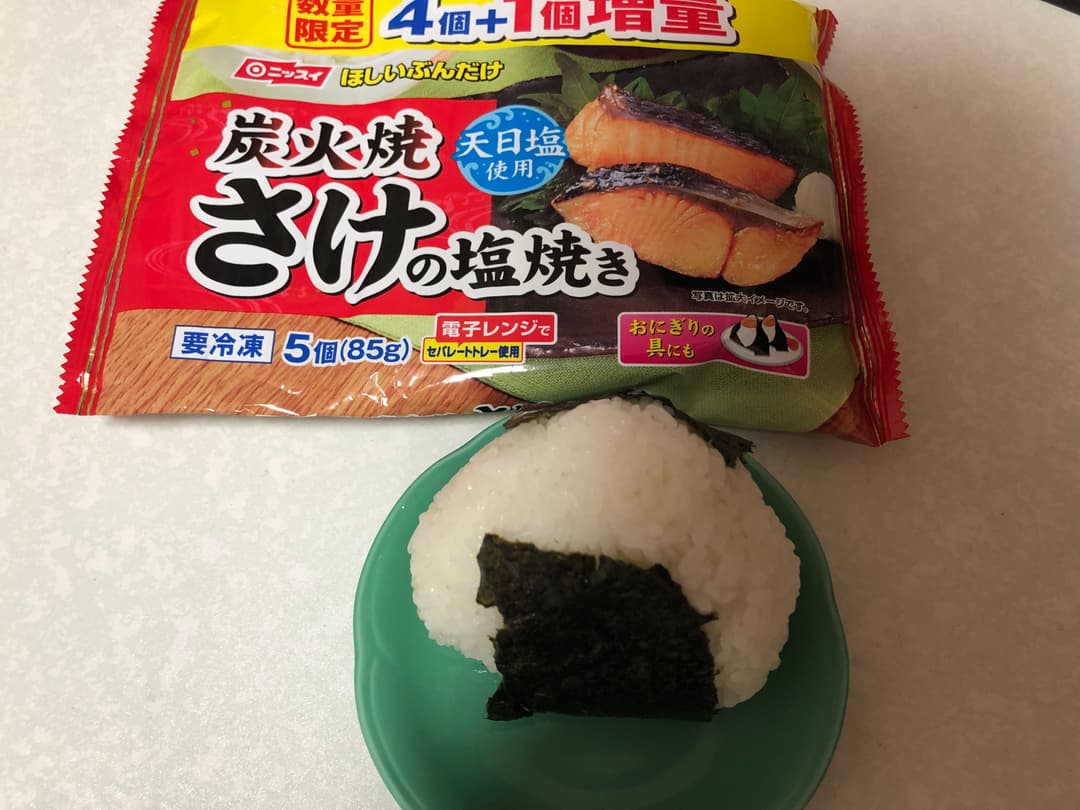 鮭マヨおにぎりの完成写真