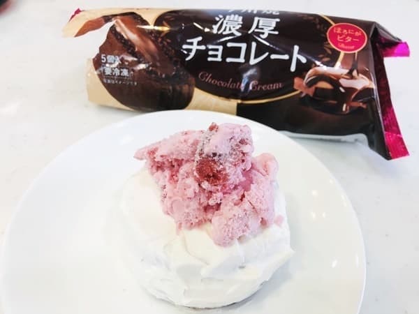 濃厚チョコとストロベリーの冷んやりアイスケーキの完成写真