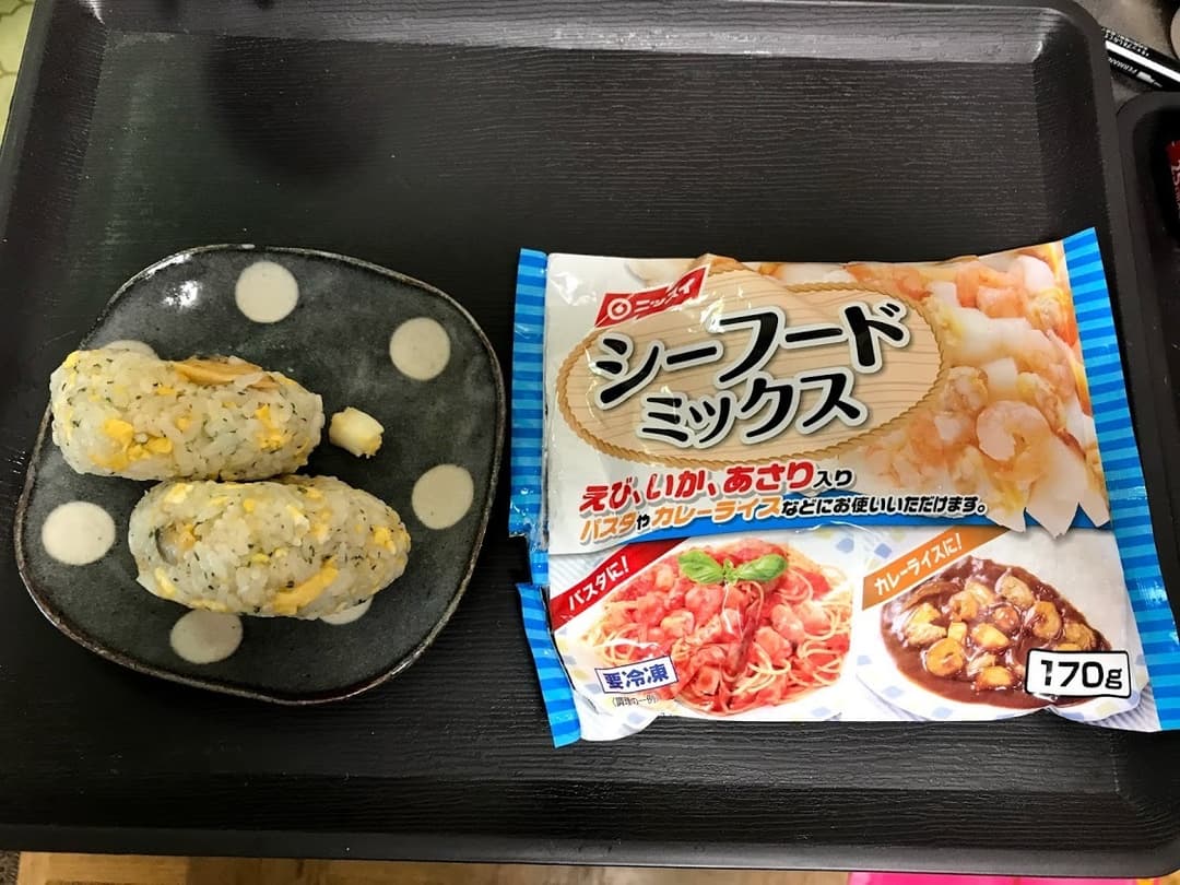 シーフードピラフのおにぎりの完成写真
