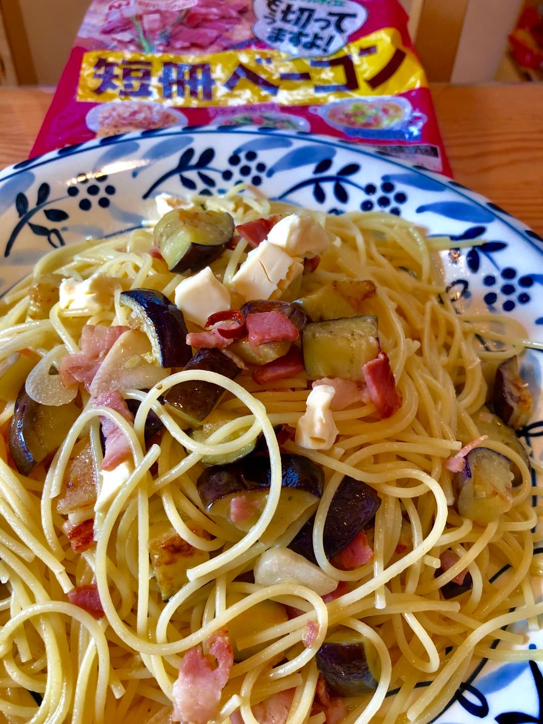 ナスとベーコンのオイルパスタの完成写真