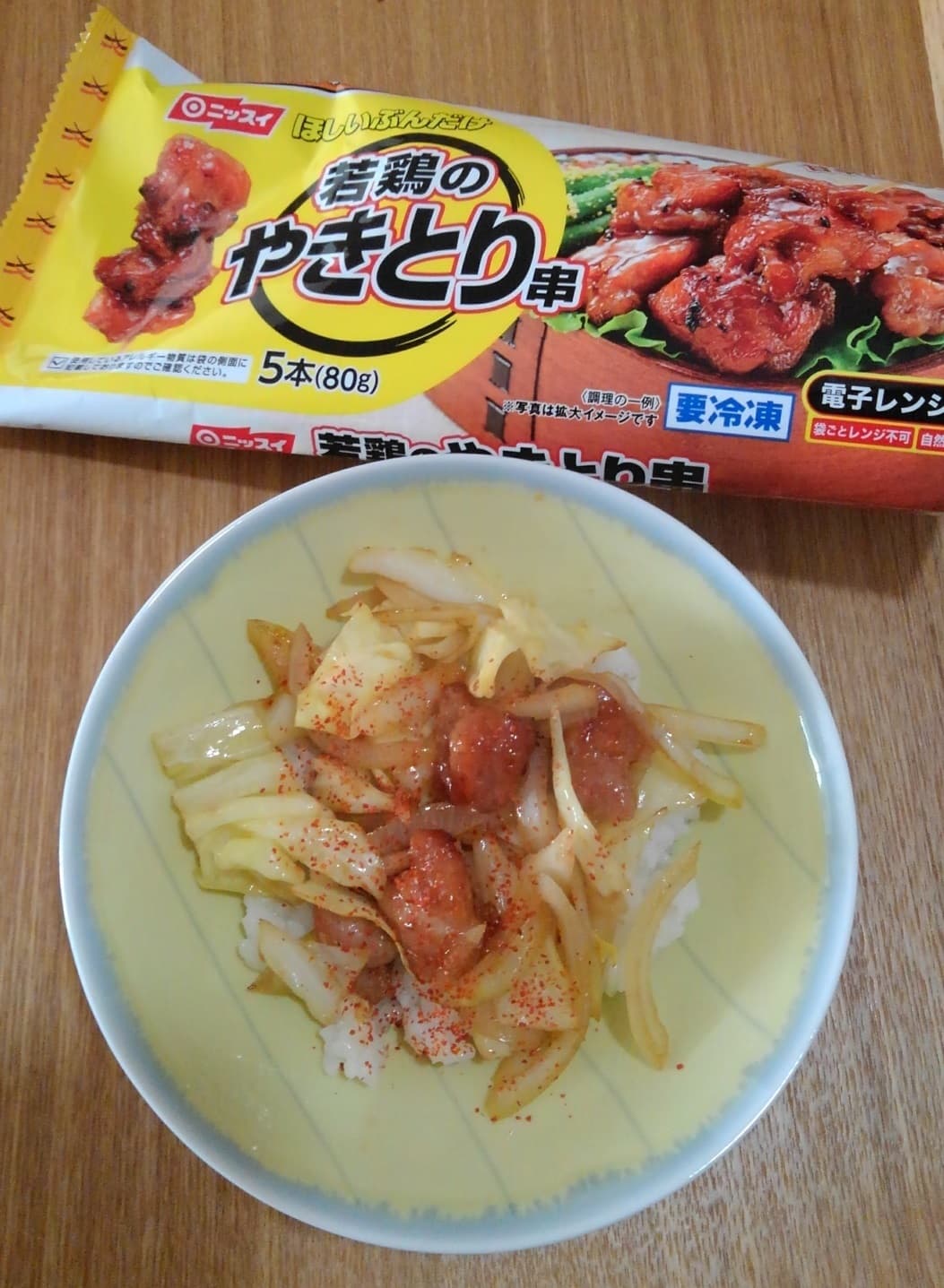 やきとりと野菜炒め丼の完成写真