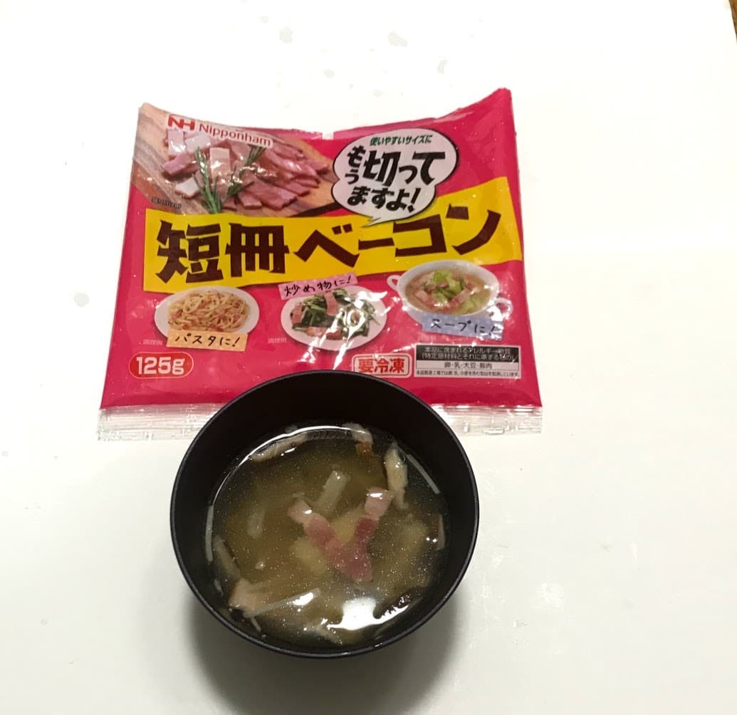 ベーコンときのこの味噌汁の完成写真