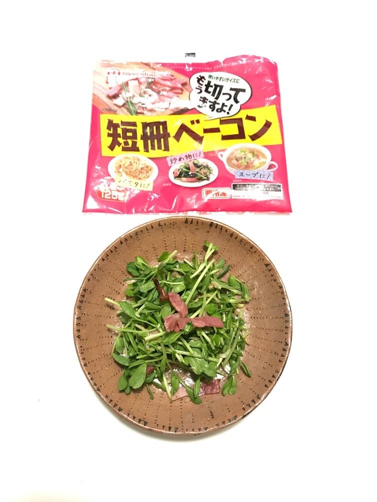 ベーコンと桜エビのエスニック和えの完成写真