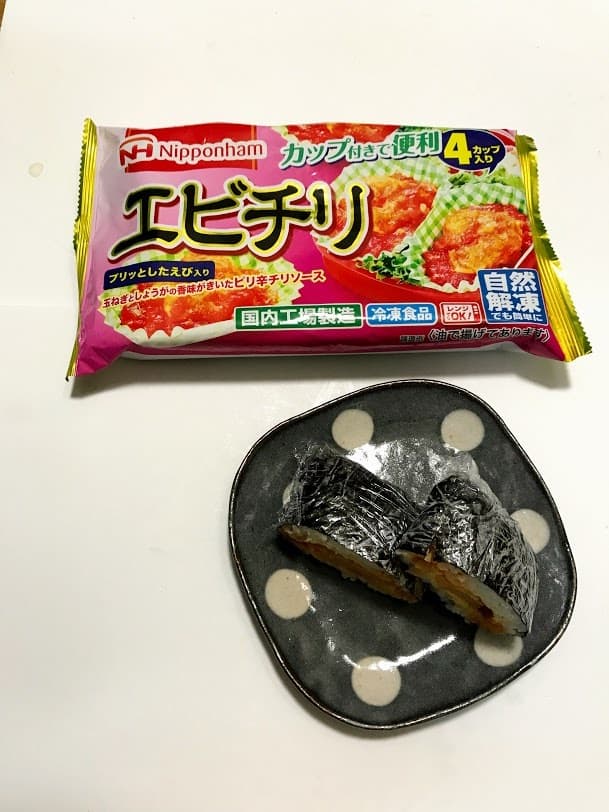 エビチリおにぎらずの完成写真