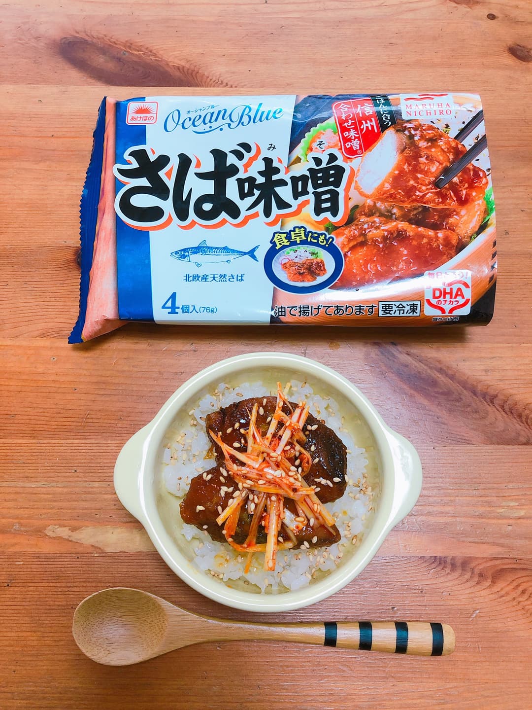 ラー油が食欲アップ！さば味噌丼の完成写真