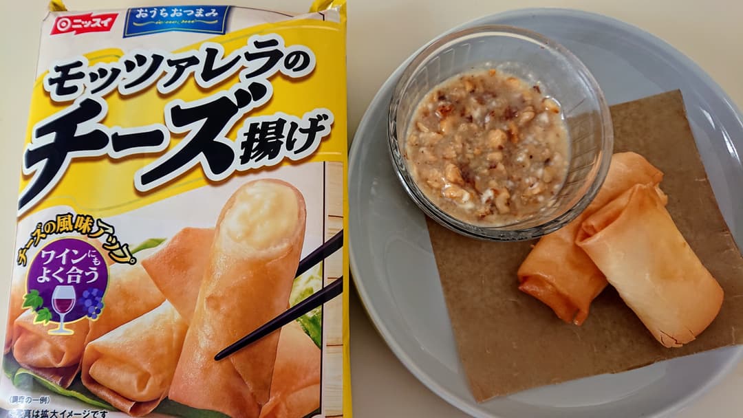 モッツァレラのチーズスティック、ナッツハニーソースの完成写真