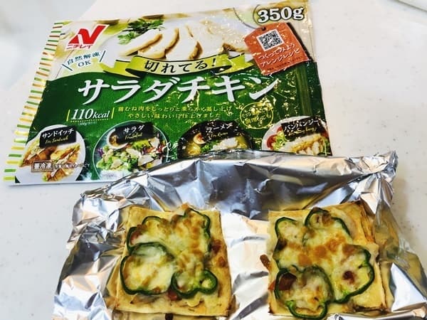 ダイエット中の人にもおすすめ!サラダチキンの油揚げピザの完成写真