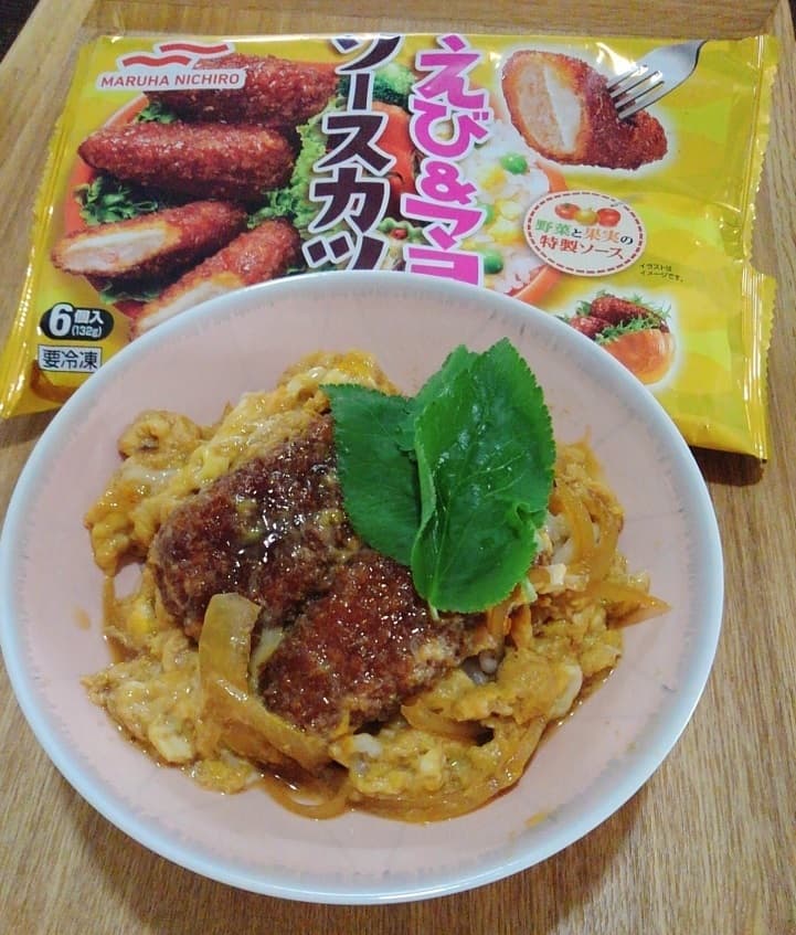 えび&マヨソースカツの卵とじ丼の完成写真