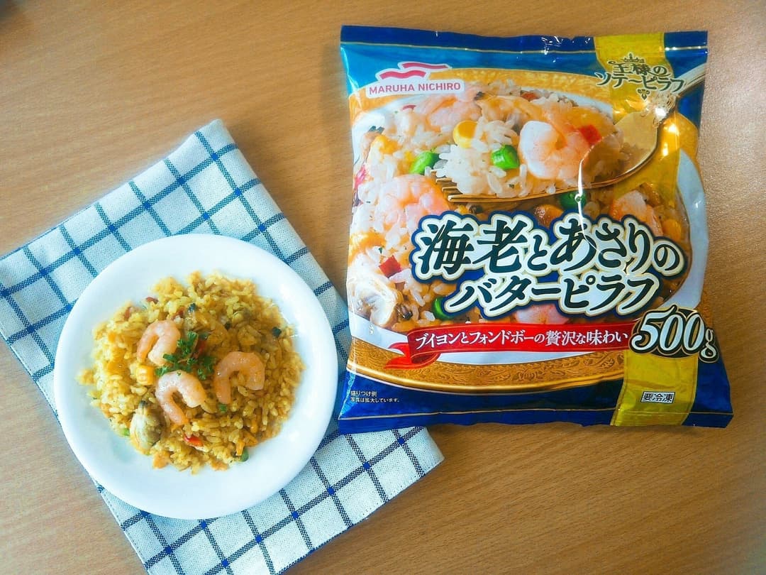 王様のソテーピラフ 海老とあさりのバターピラフでシーフードドライカレーの完成写真