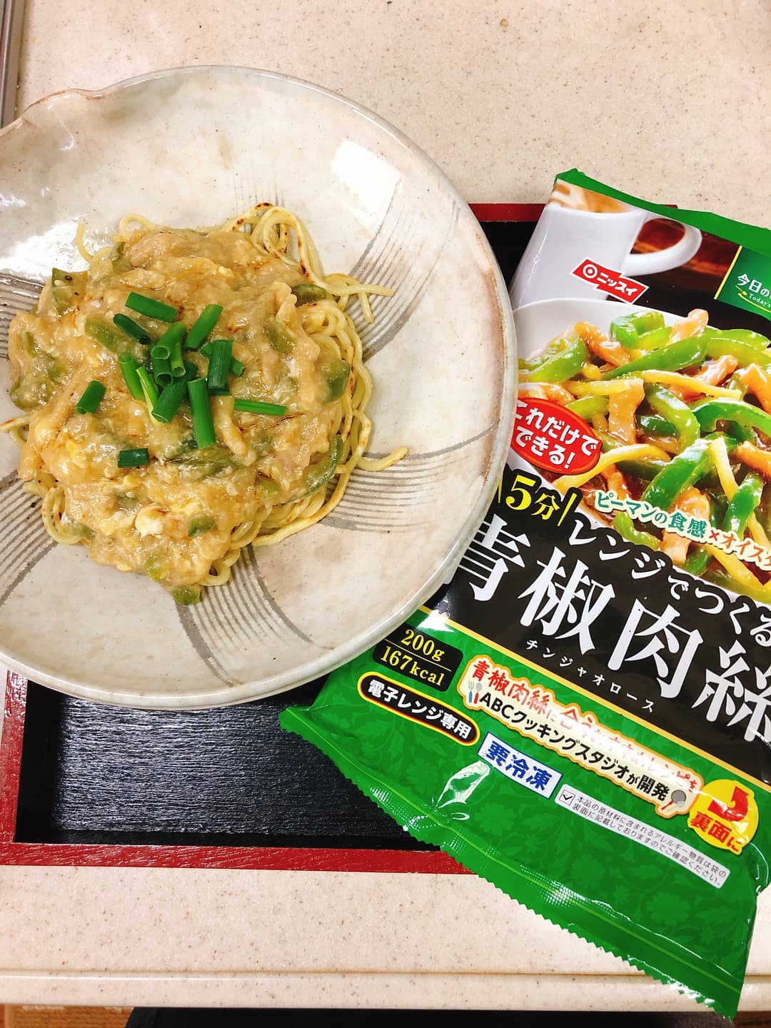 青椒肉絲でふわふわ卵のあんかけ焼そばの完成写真