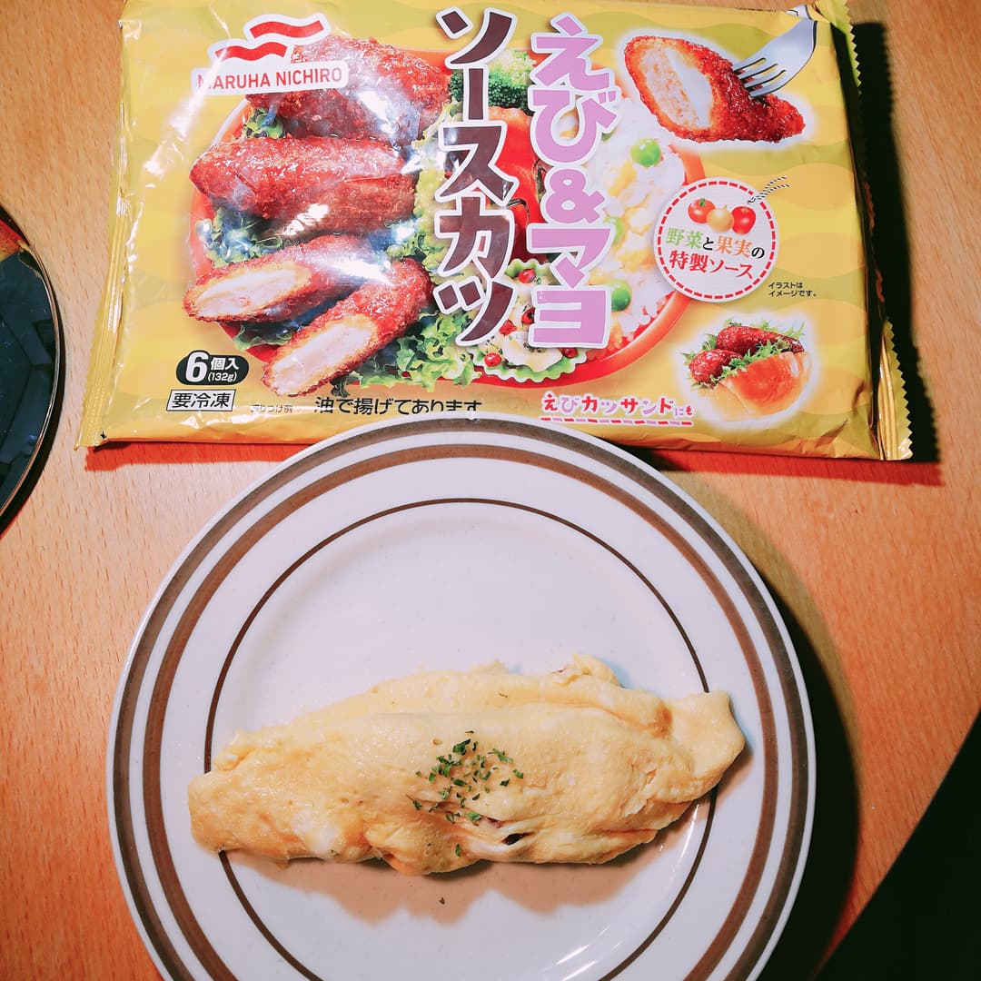 えびマヨソースカツのオムレツの完成写真