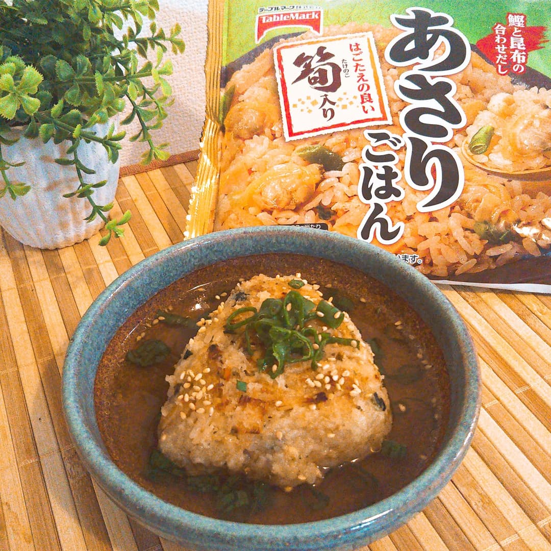あさりごはんで焼おにぎり茶漬けの完成写真