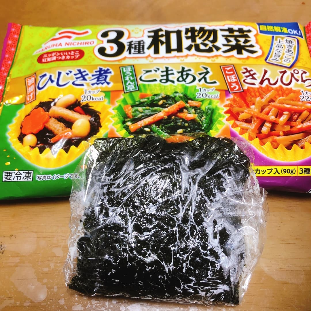 ひじき煮物でおにぎらずの完成写真