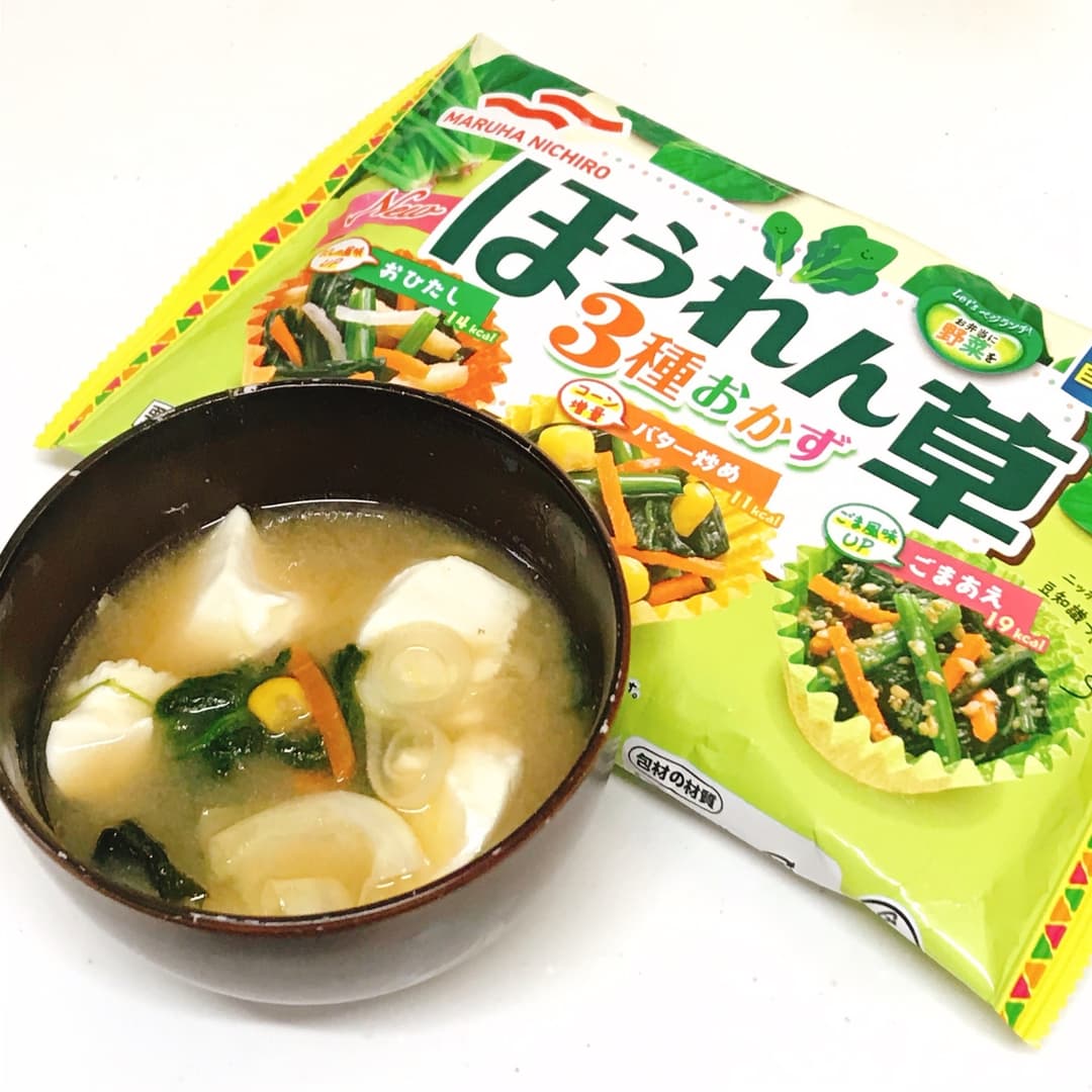 レンジで作るほうれん草バターコーン味噌汁の完成写真