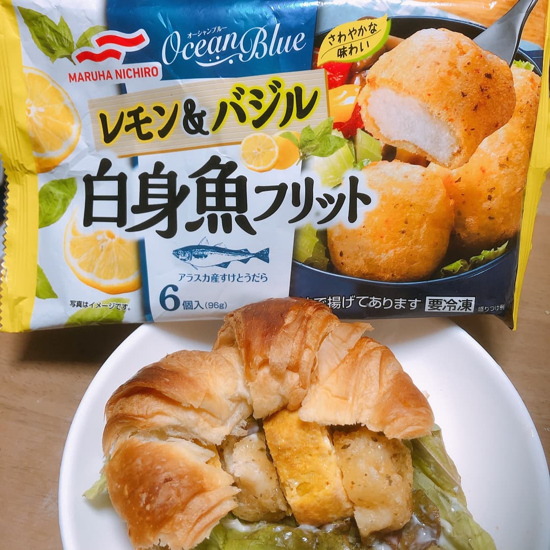 白身魚フリットのクロワッサンサンドの完成写真