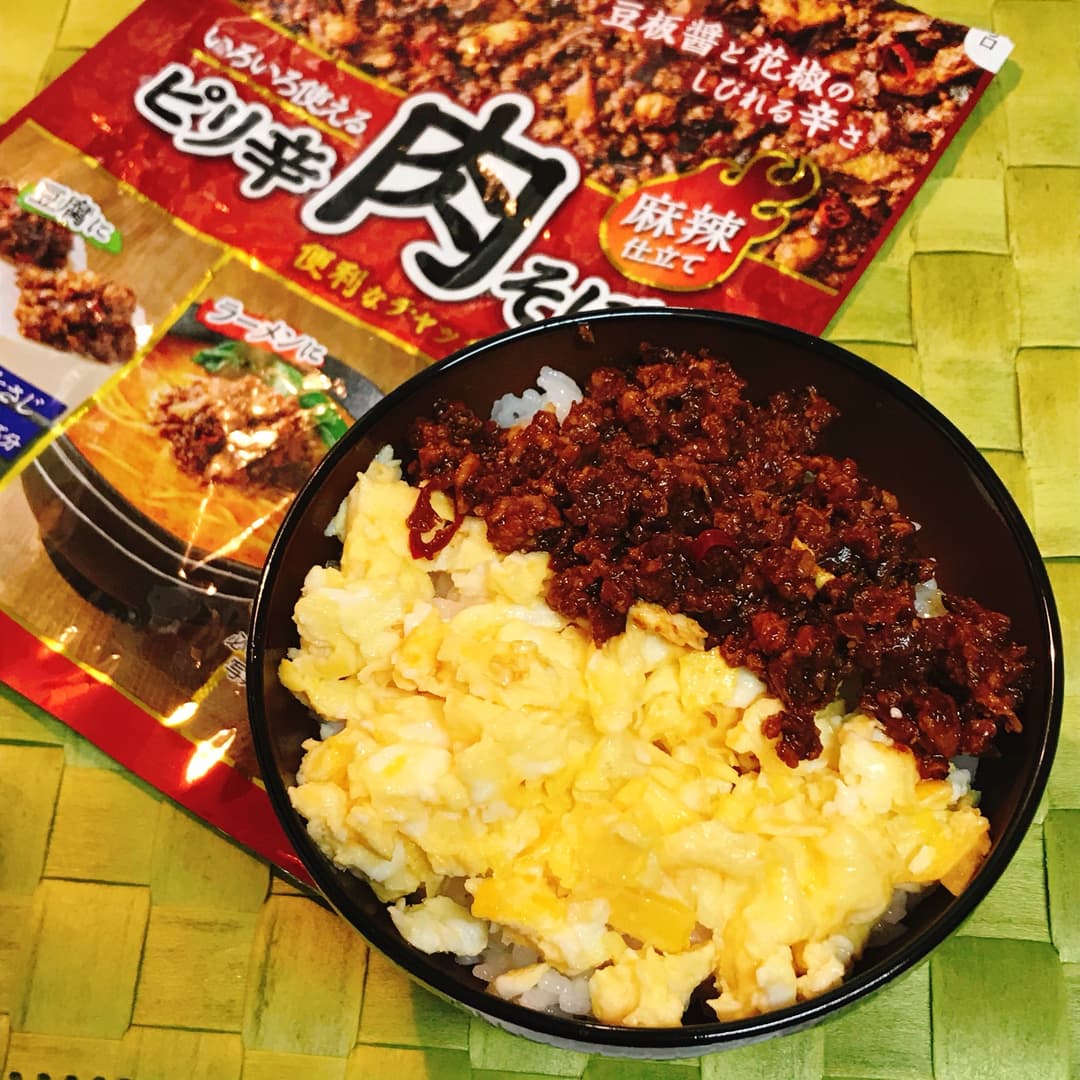 ピリ辛二色そぼろ丼の完成写真