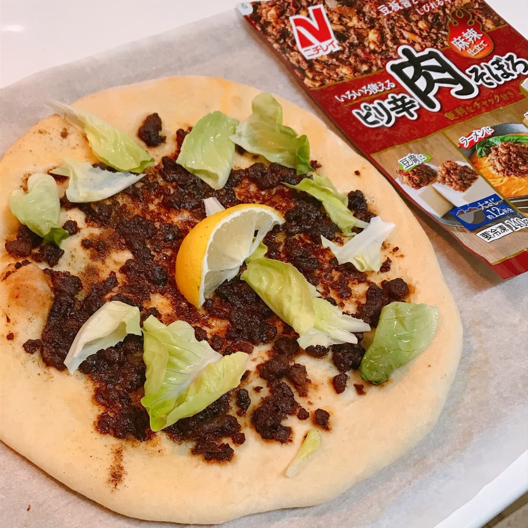 ピリ辛肉そぼろの薄焼きピザ(ラフマジュン風)の完成写真