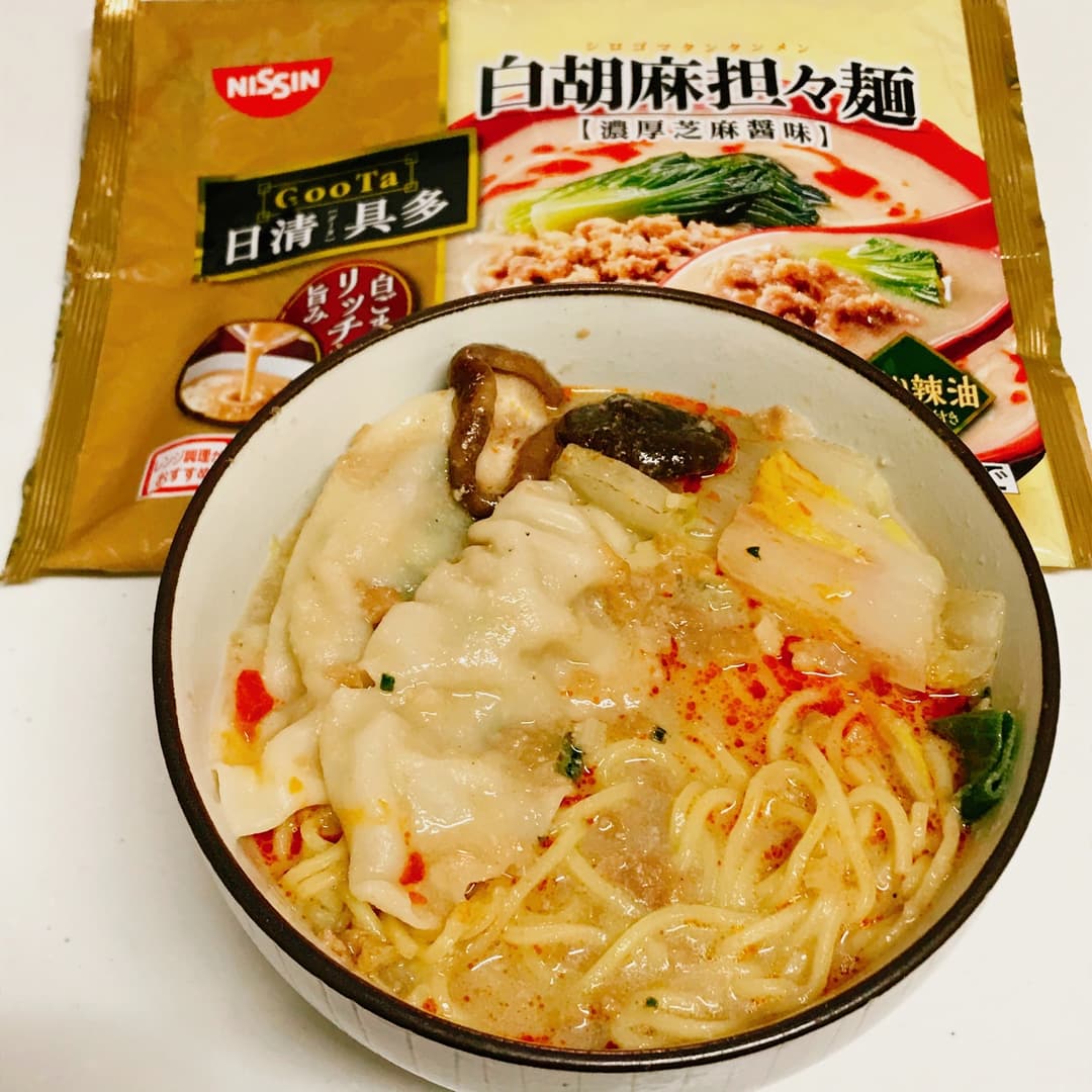 餃子と白菜の具沢山坦々麺の完成写真