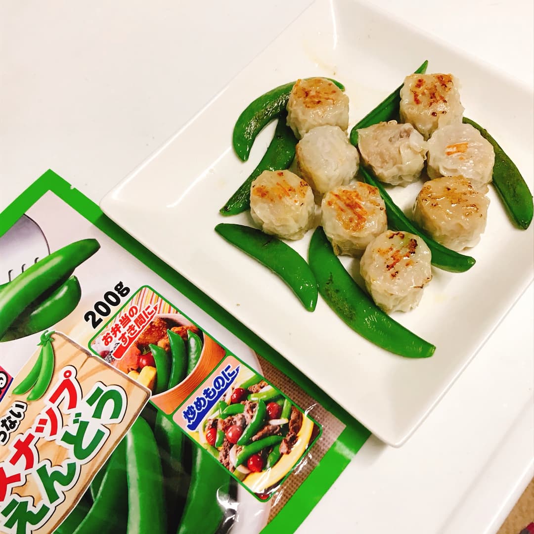 焼売とスナップえんどうのバター焼の完成写真