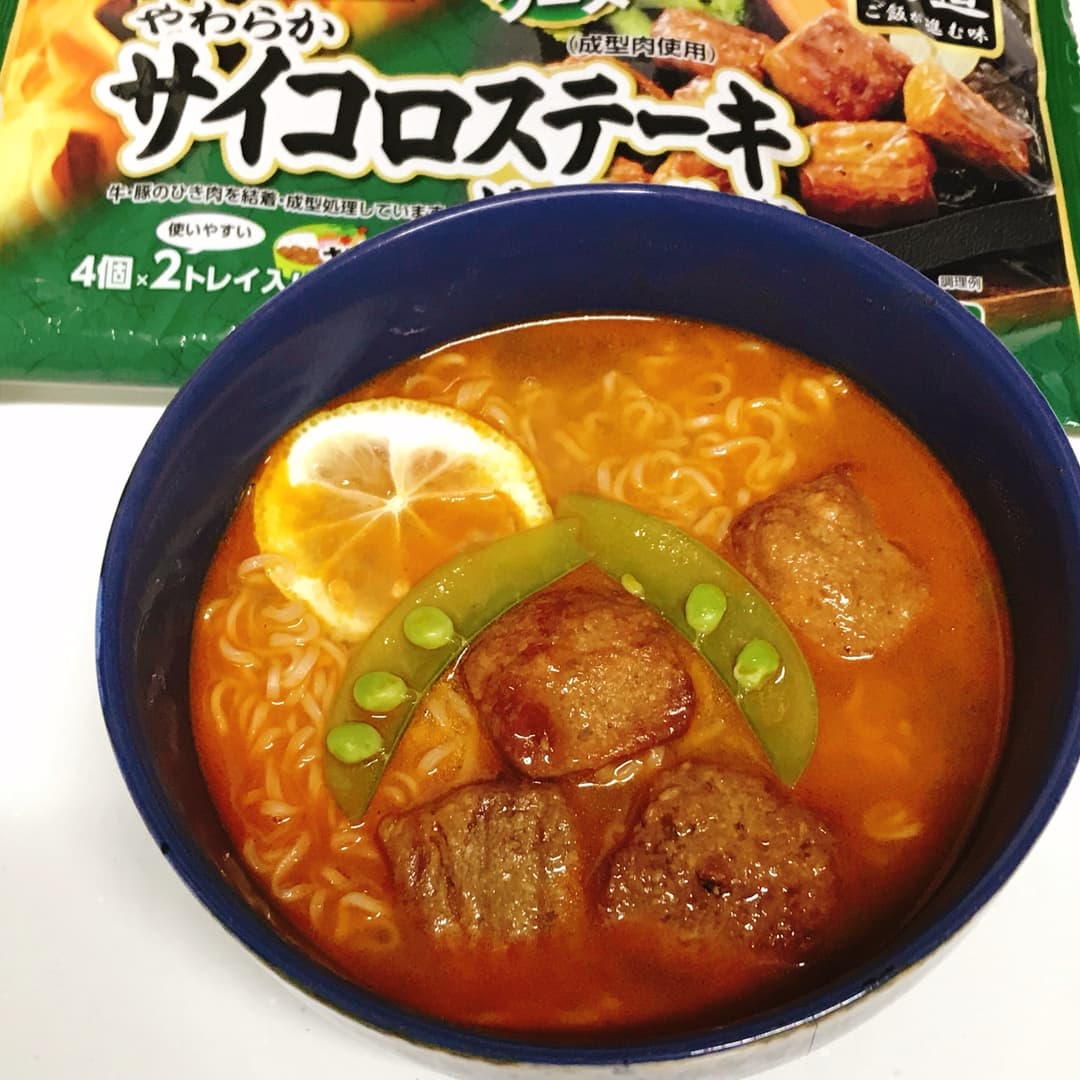 サイコロステーキの和風トムヤムラーメンの完成写真