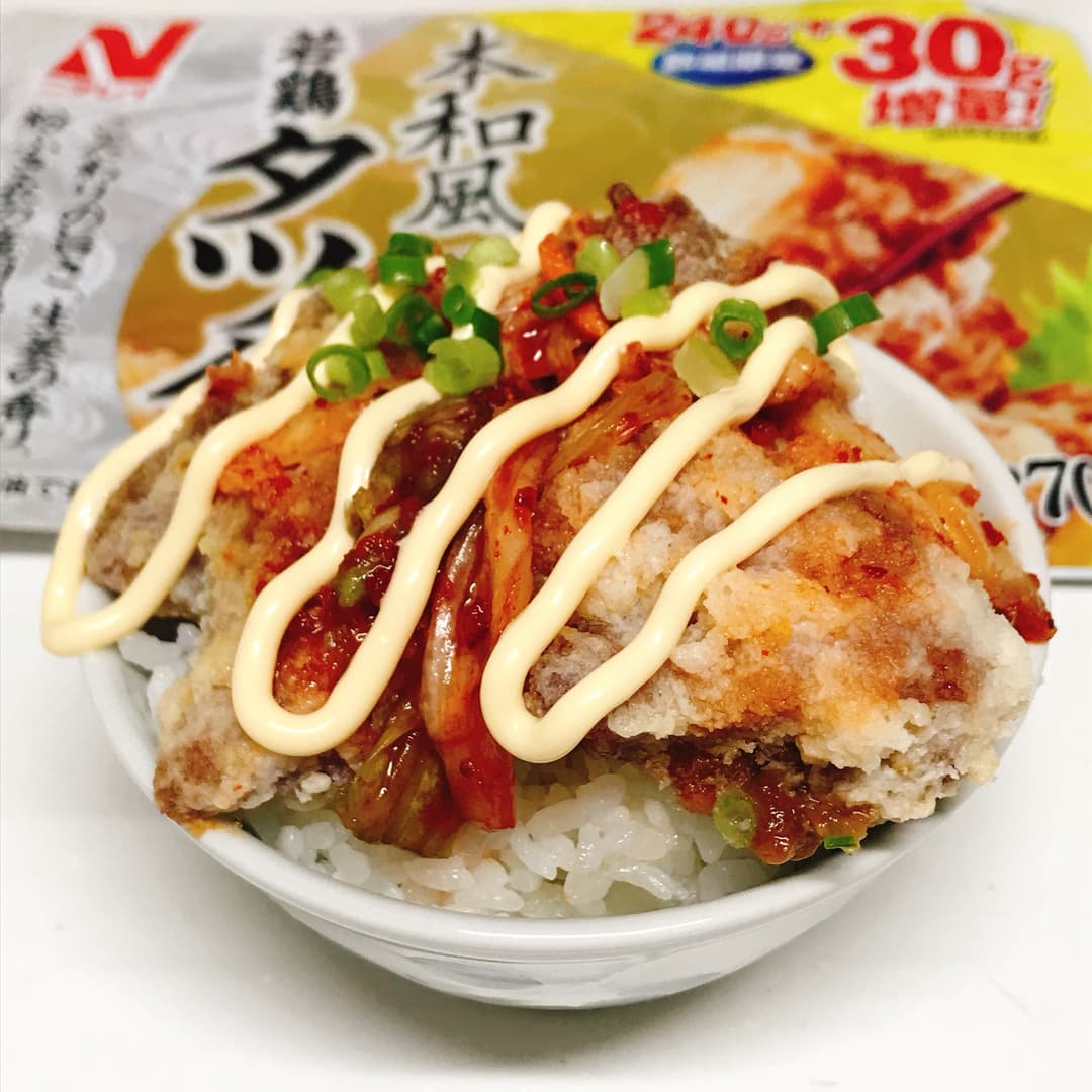 若鶏タツタキムチ丼の完成写真