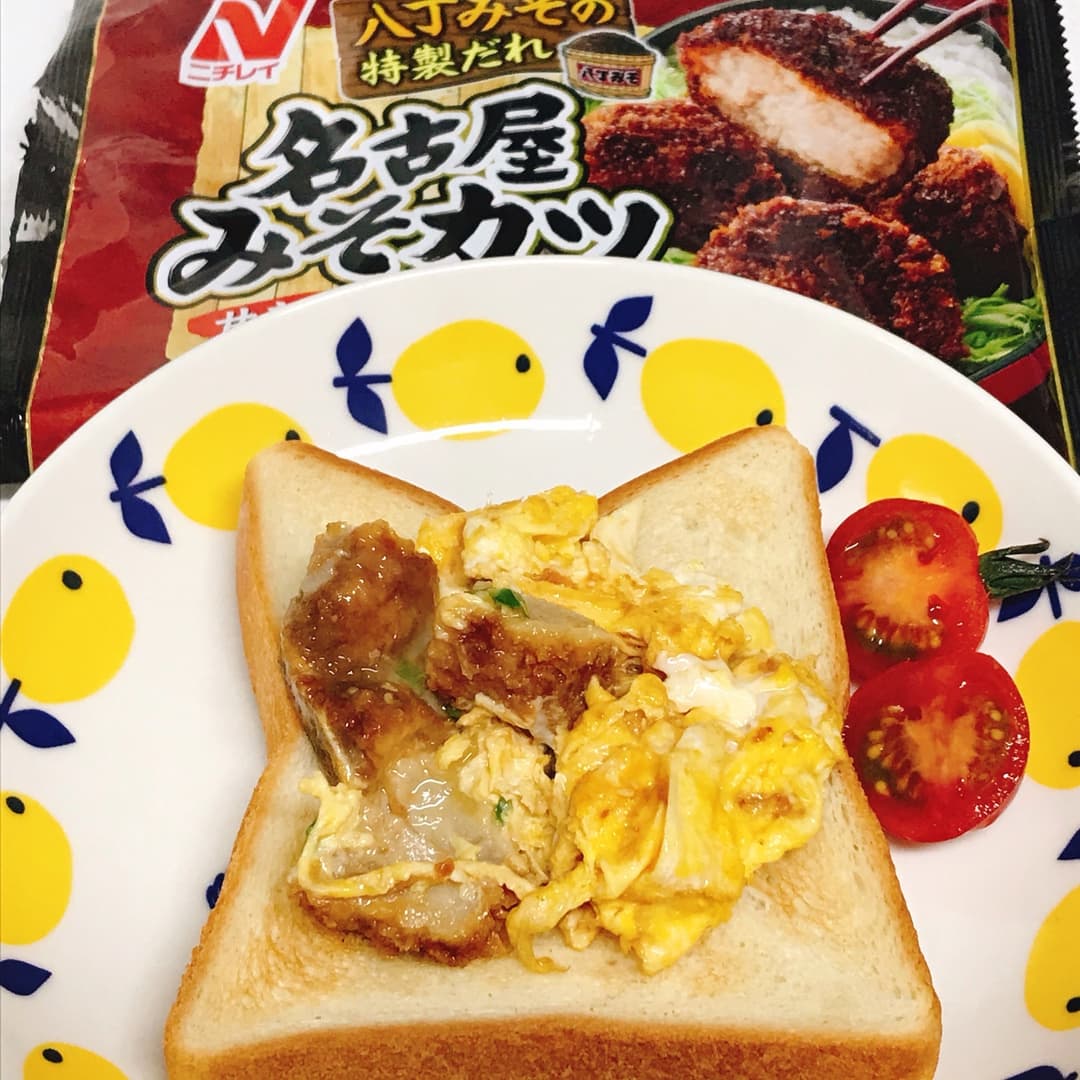 名古屋みそカツのスクランブルトーストの完成写真