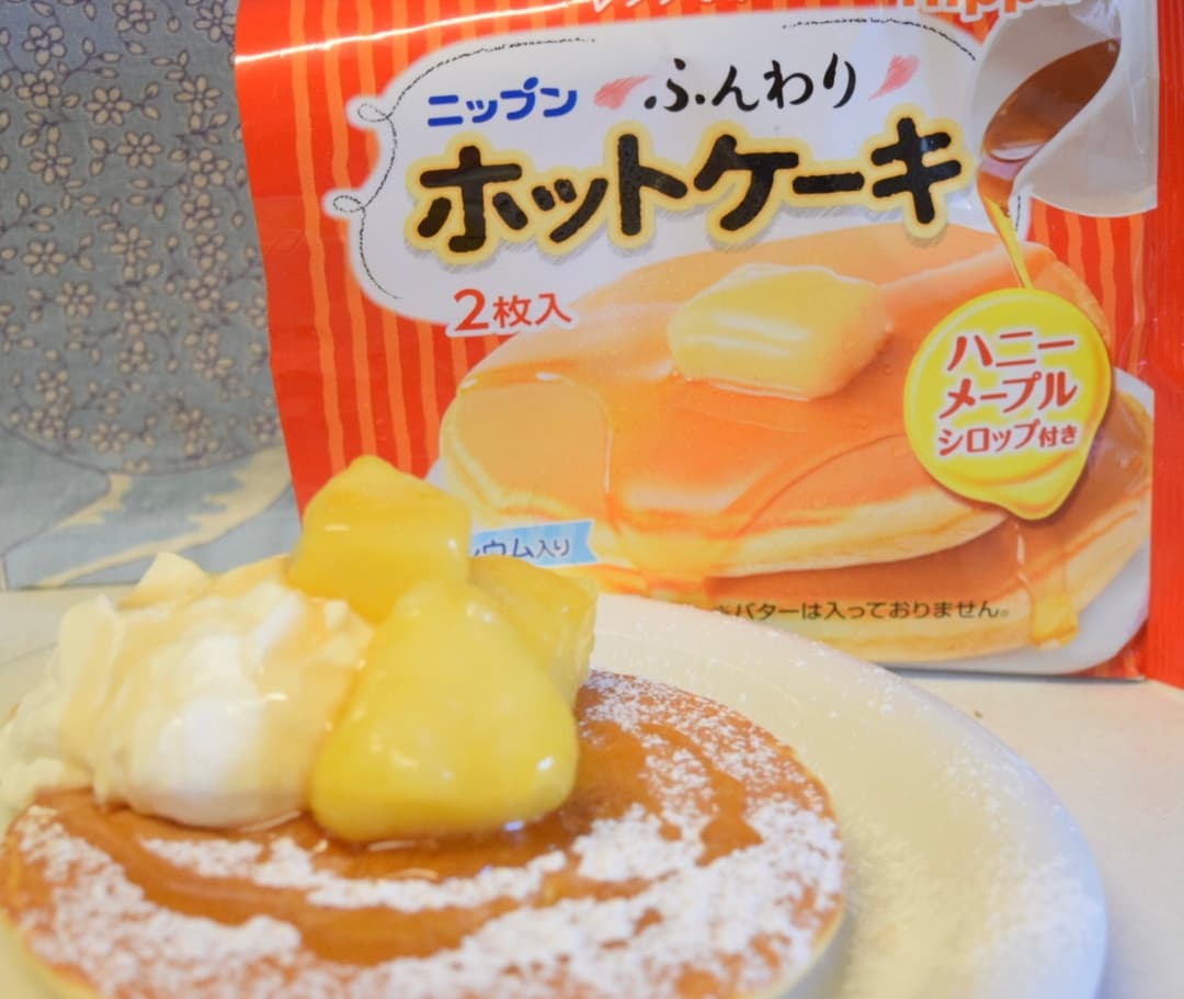 パインとホイップクリームのホットケーキの完成写真