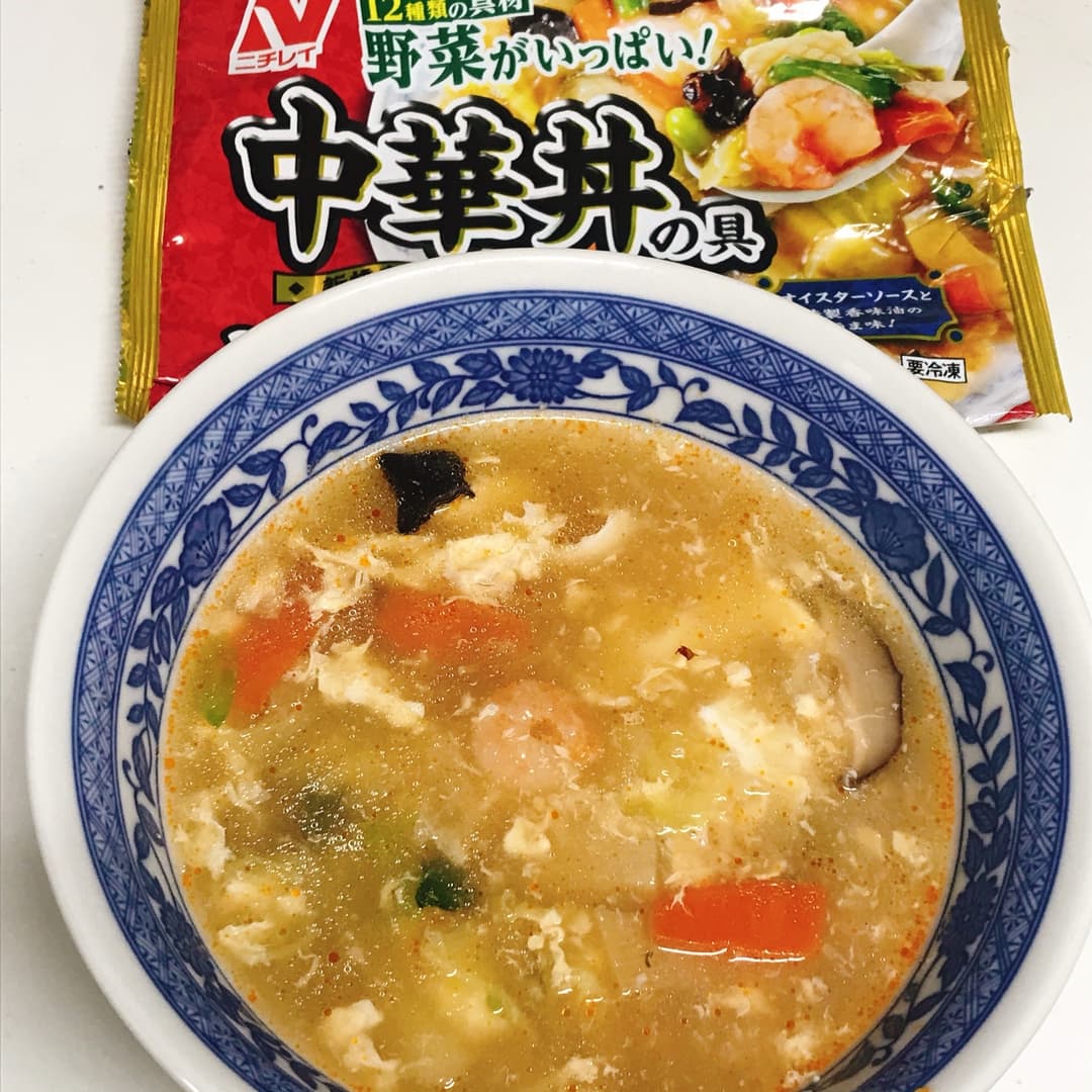 12種類の具材が入った酸辣湯の完成写真