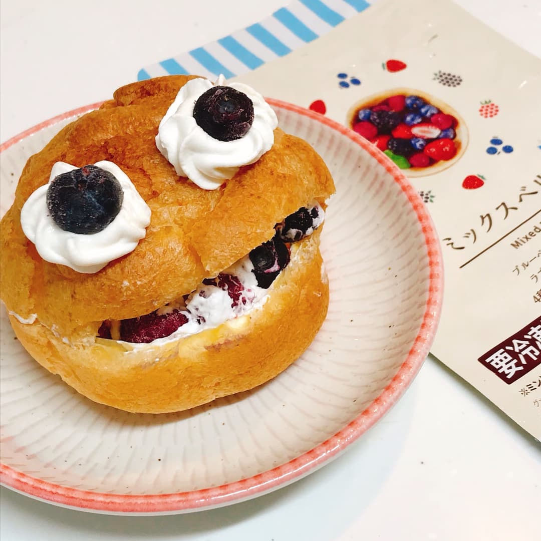 ミックスベリーのびっくりシュークリームの完成写真