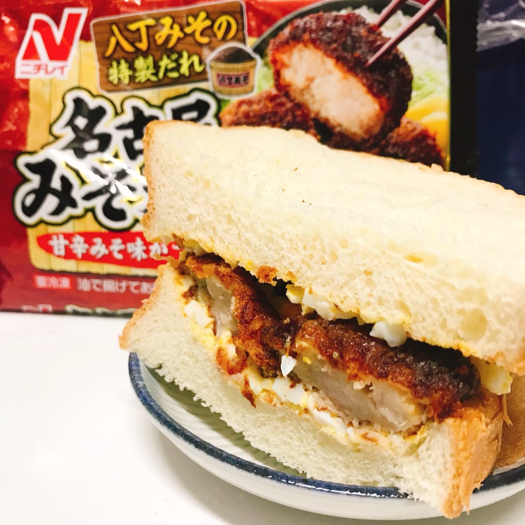 卵たっぷり名古屋みそカツサンドの完成写真