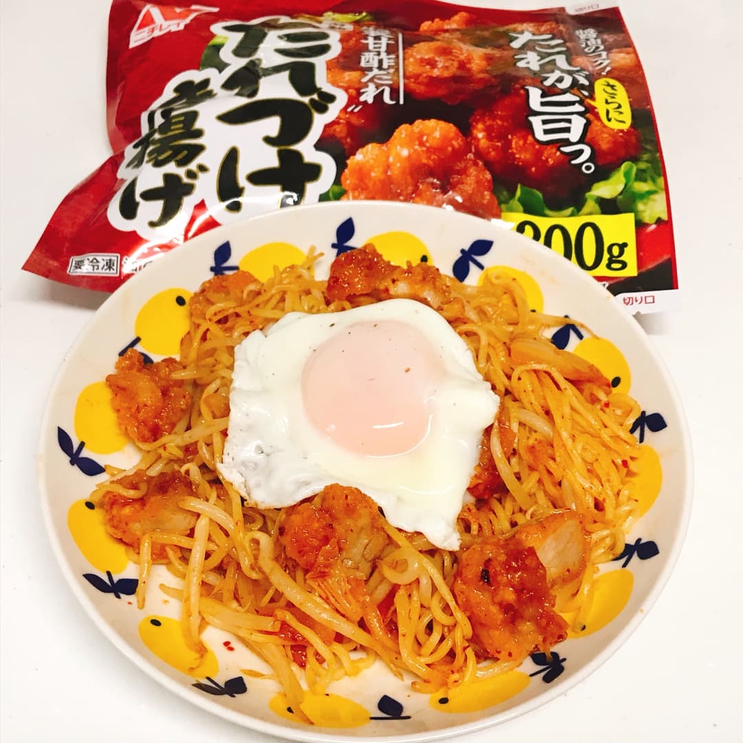 たれづけ唐揚げキムチ焼きそばの完成写真