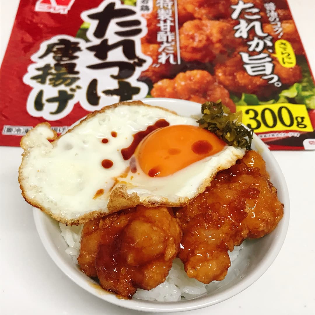 たれづけ唐揚げ目玉焼き丼の完成写真