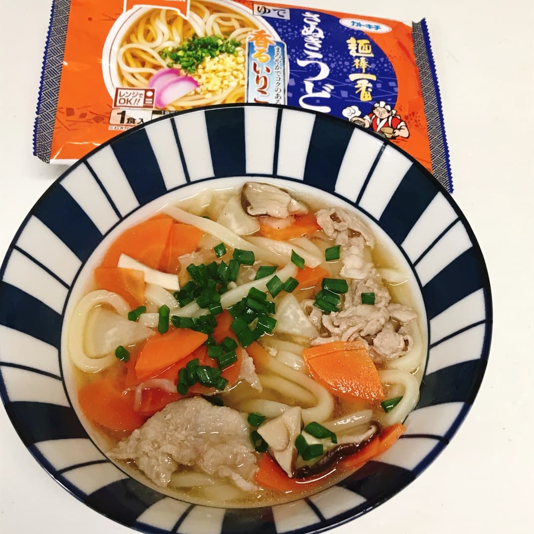 豚と根菜の田舎うどんの完成写真