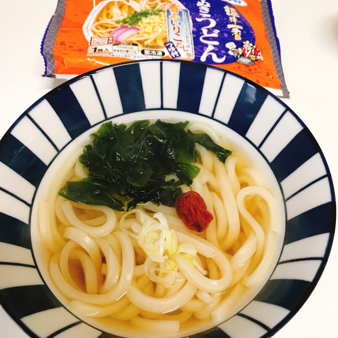 いりこだしの梅わかめうどんの完成写真