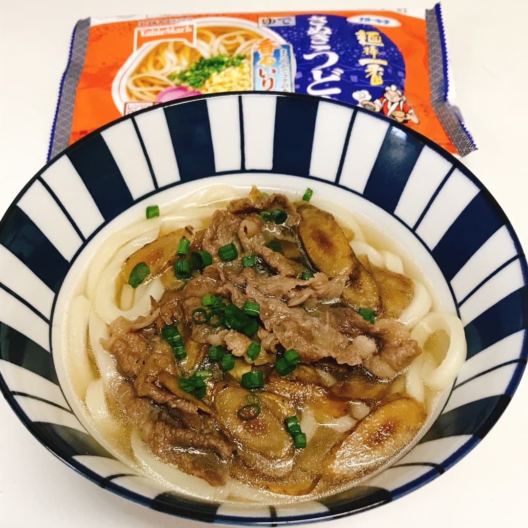 甘辛く煮た肉うどんの完成写真