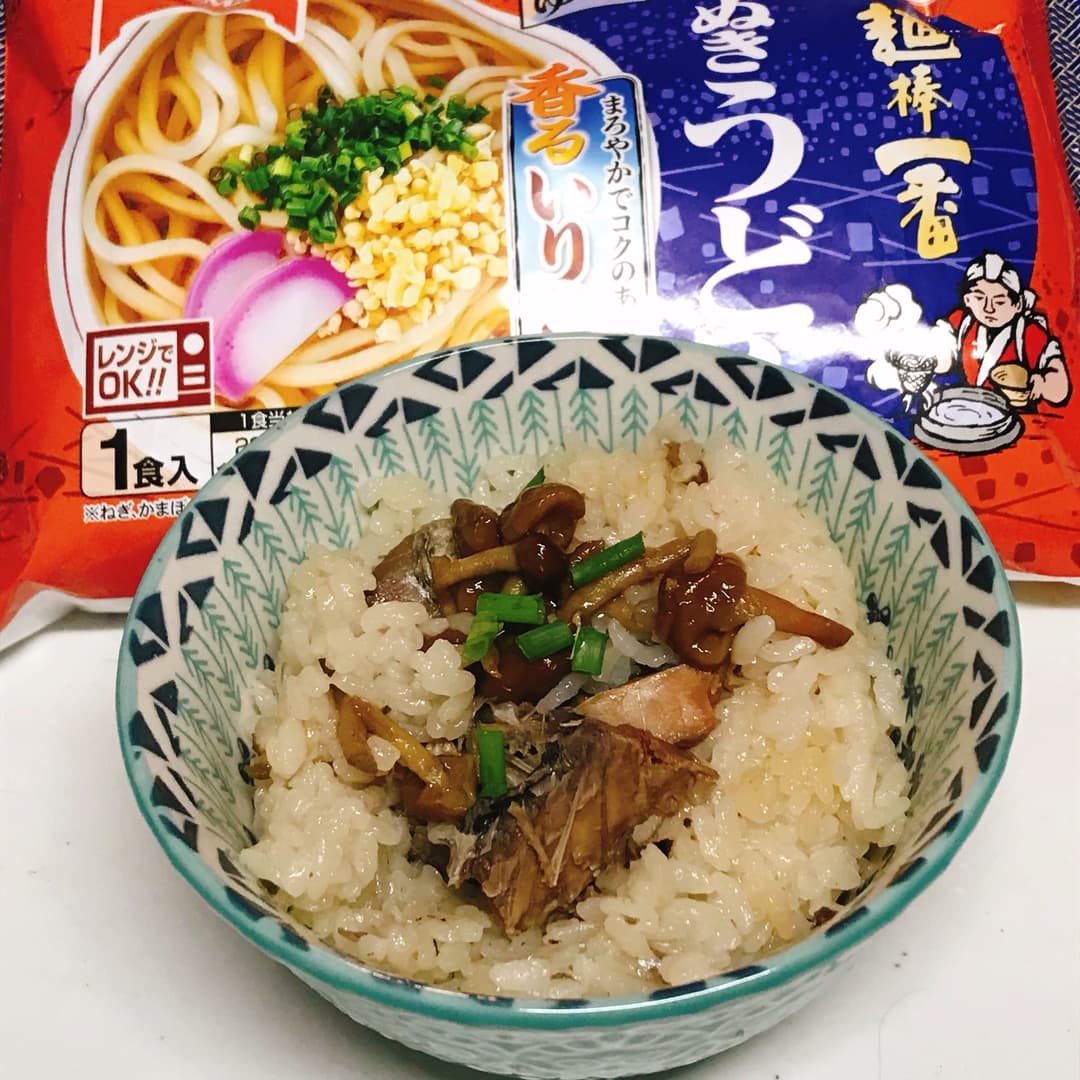 いりこだしで炊くさばの炊き込みご飯の完成写真