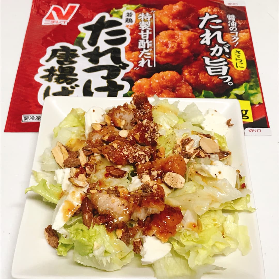 たれづけ唐揚げとモッツァレラチーズのサラダの完成写真