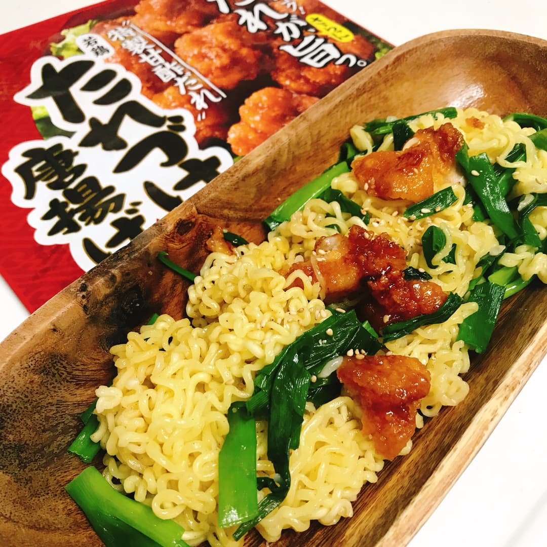 たれづけ唐揚げのサリ麺ネギ焼きそばの完成写真