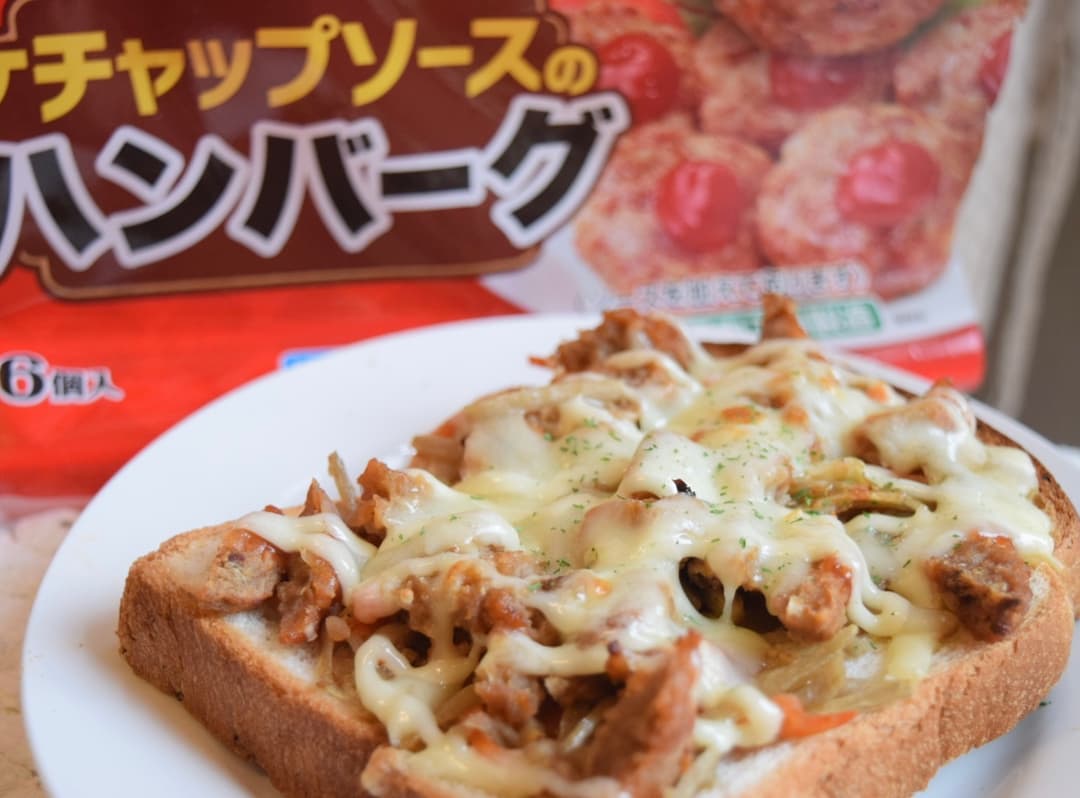きんぴらごぼうとハンバーグのチーズトーストの完成写真