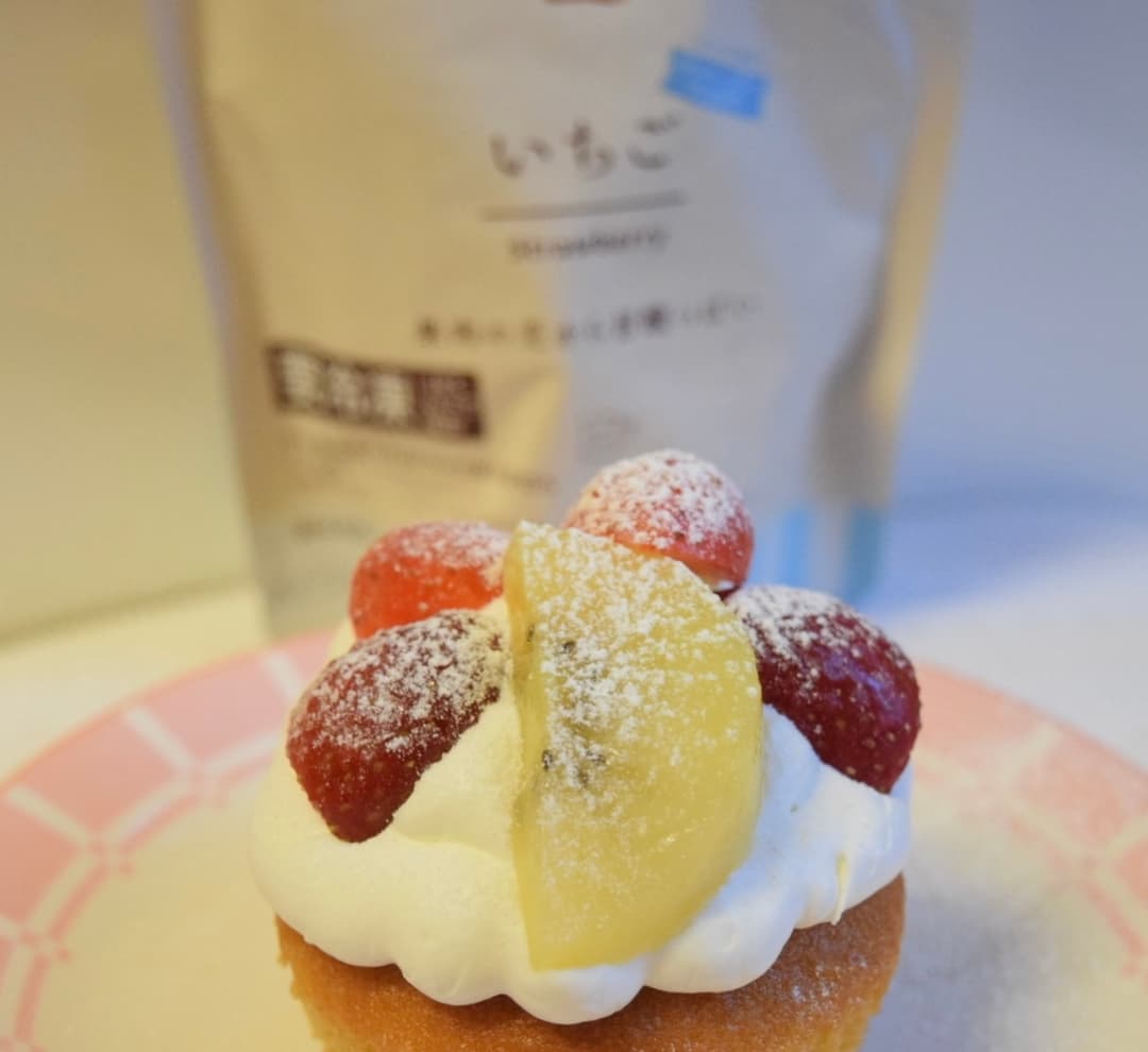 いちごのクリームカップケーキの完成写真